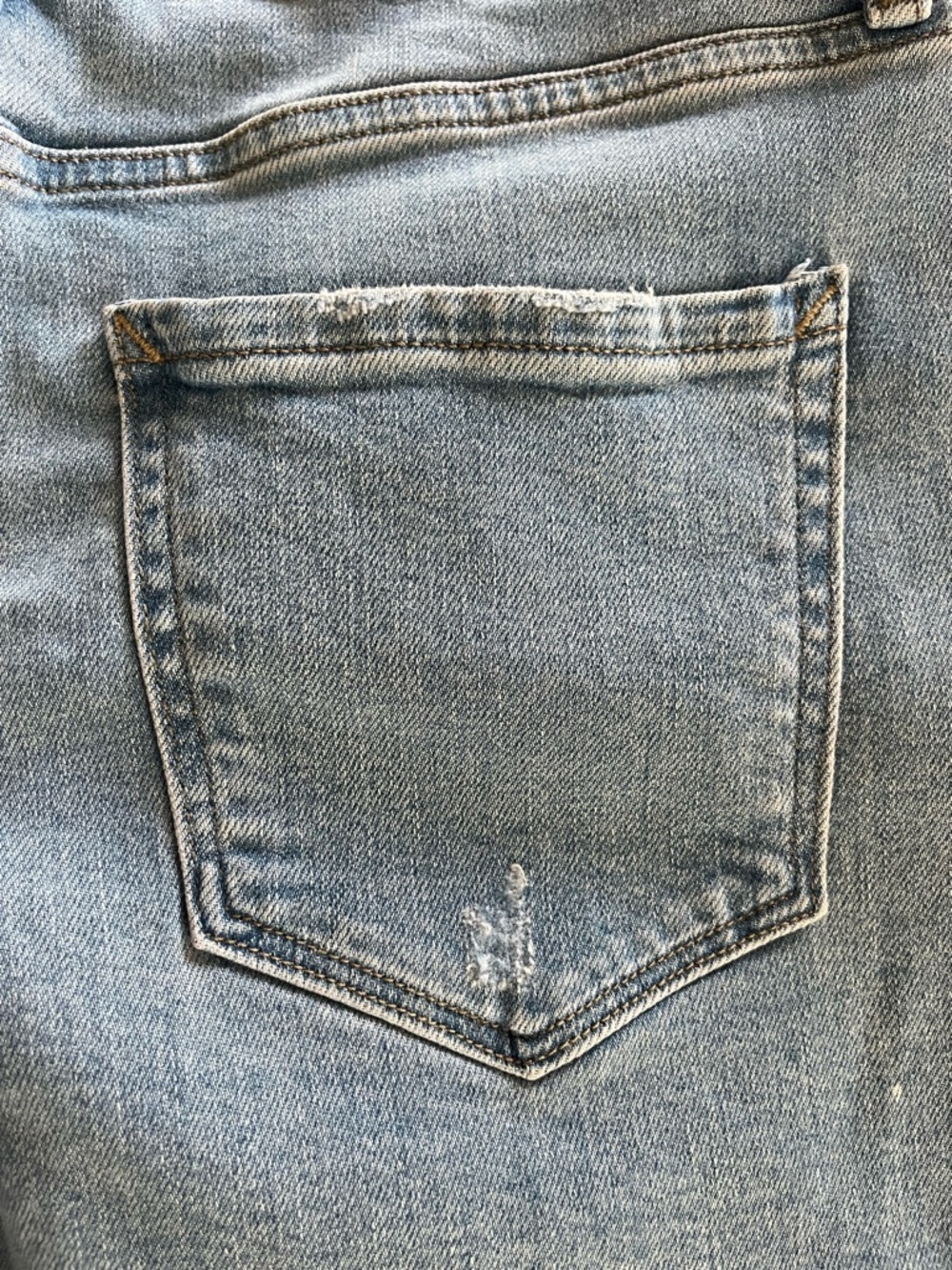 A.n.a. Lighter Wash Distressed Denim Mid-Rise Cutoff Shorts Women’s Size 4 - Picture 5 of 10